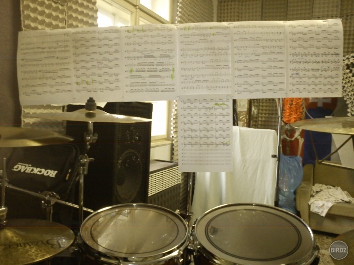 Takto cvičím :) http://www.youtube.com/watch?v=QziML8crDKk&list=UUbra7jJY-HW2ofoxh61nnuw&index=1 