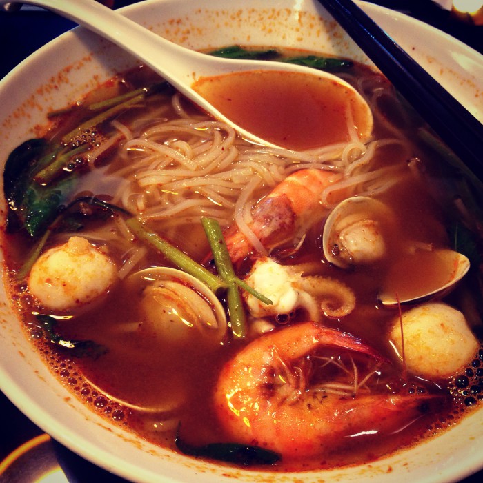 Po sto rokoch seafood (bolo tam aj bravcove, ale to som natlacil do frajerky) vo Vietnamskej restike. Jedno z najlepsich Azijskych jedal ake som kedy mal. Ale stacilo masa a zas minimalne mesiac budem na vege strave. Snad...