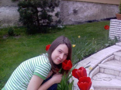 VikushiQ...moja zaltucka... mam vela kamaratiek...ale teba mam najradsej z viacero dovodov...ved  ty vies ;) a nie ze teraz ostatne sa urazite !! :D ale Viki...ona je jedinecna osoba ... ktoru mam straasne rada ;) smuQ moja 