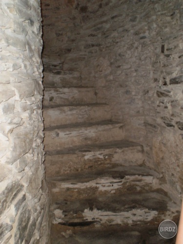 Červený kameň - točité schody