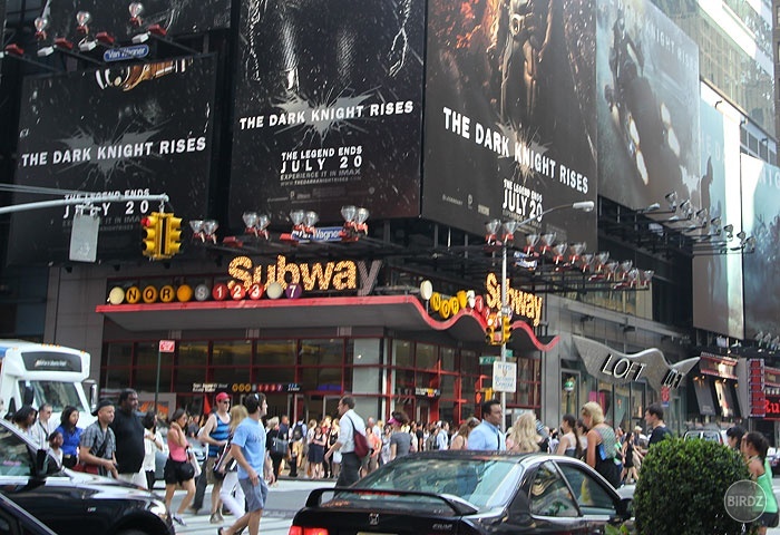 Times Square. Všetko tam bliká, ešte aj vstup do metra :)