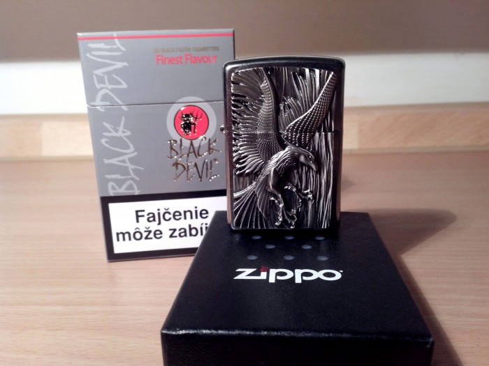 Konečne Phoenix zippo a Black Devil :P