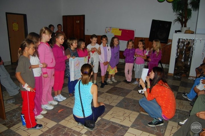 tak v tábore toto boli moje holky.....pre info bolo nás 12 +ja ....vo veku 6-8,9 rokov....a ja 19 aj pol :D .........a na foto je samozrejme moja ♥