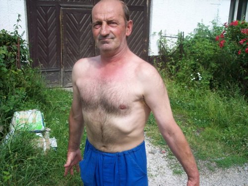Toto je totalny typek....je od nas zo vsi....je to uplny macher...len je tak prepity ze skoro uz nevie hovorit.....ale inac je to macher