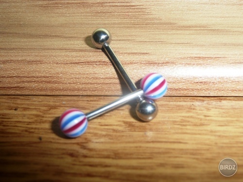 toto je niečo čo neskutočne milujéééééém...moje piercingy...ach neskutočná predstava, že by som ich nemala:(