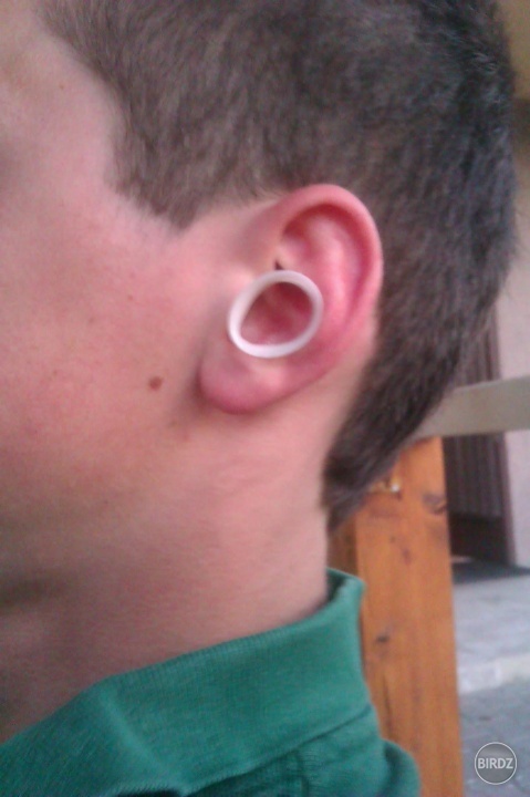 tunel v uchu :D :D