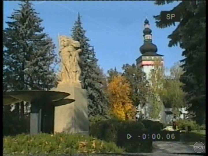 KOSTOL Sv. KATARINY a PRIĽAHLÝ PARK SO SOCHOU PRE PADLÝCH V II. SVETOVEJ VOJNE