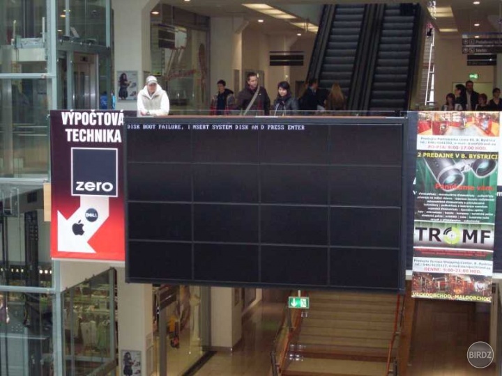 Rozhodne túžim po výpočtovej technike od prevádzkovateľa tejto monštruózne dokonalej veľkoplošnej obrazovky v Europa Shopping Centre v B.Bystrici! :D 