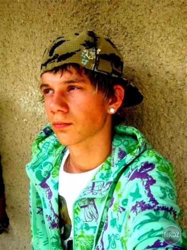 JEDEN úžasný chalanko.. SI SUPER PRAITEĽ kUBKO.. SUEPR SA S TEBOU KECA SKYPUJE.. PROSTE MÁŠ DOBRE SRDCE A SI SUPER ČLOVEK A TO NZEMENÍ NIKTO SÁĎ :)
