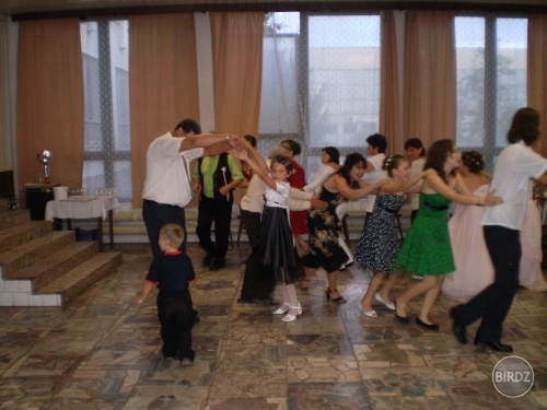 a na spravnej svadbe nesmie chybat vlaaacik :)