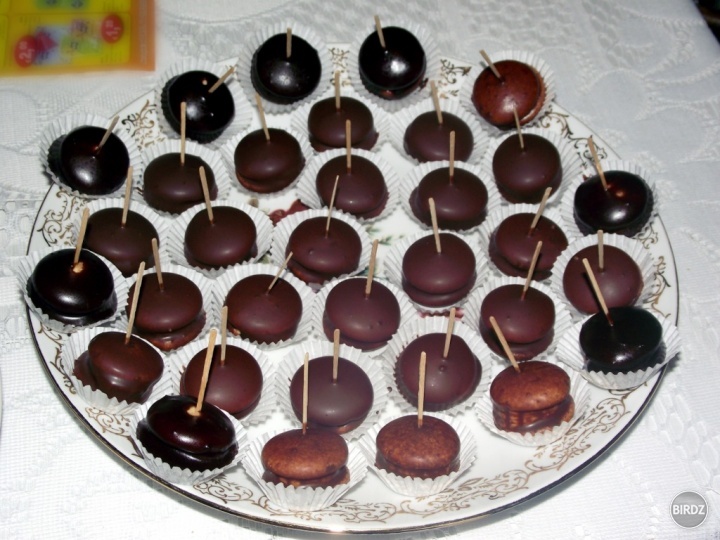 a opäť: piškóta-banán-piškóta-čokoláda = 75 kusov! :D