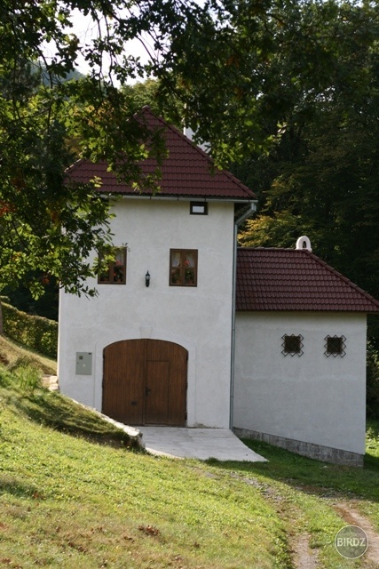 chalúpka pod lesom 