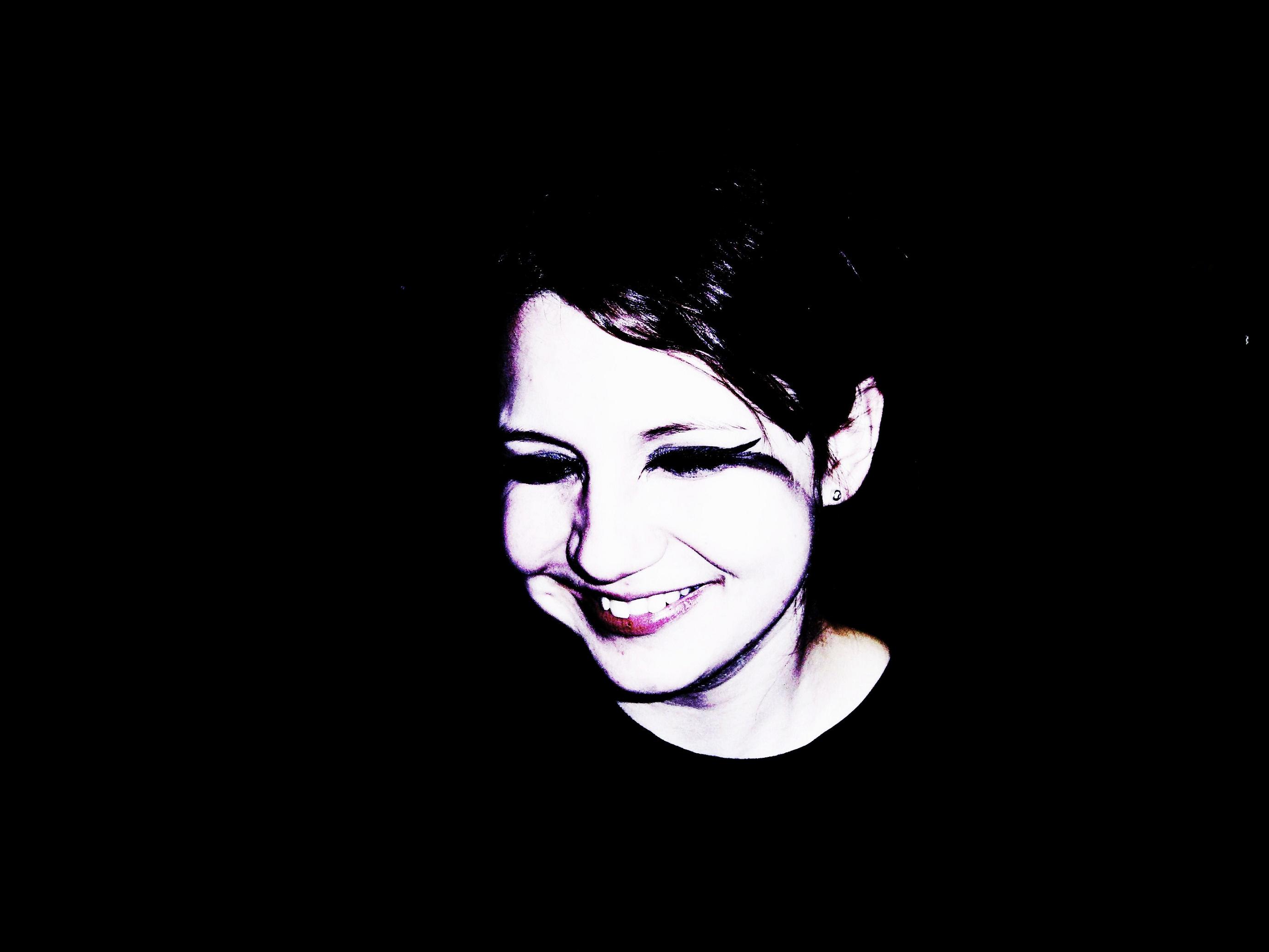 stav, keď sa musíš smiať, iné sa nedá. preto som na tej fotke vážna