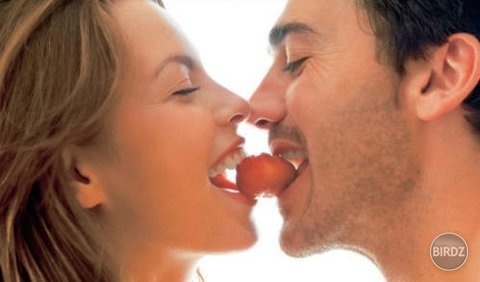 Ženy majú spojenú lásku so sexom a sex s láskou.
Láska pre ne znamená sex a sex znamená lásku. U mužov sex znamená sex a láska lásku. Ak sa občas láska so sexom stretnú v rovnakom čase na rovnakom
mieste je to fajn ak sa nestretnú je to realita. Láska zač