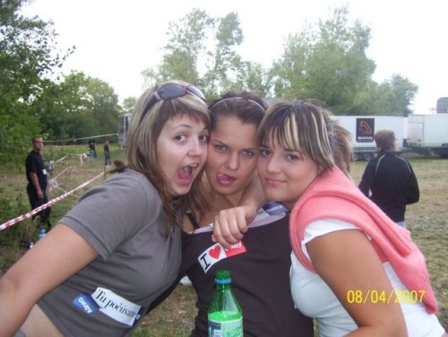 3sestry....anjel v strede