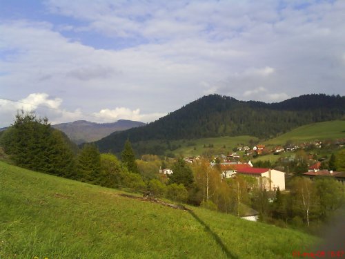 tak tu som sla uz dole kopcom (myslim tym ...ako ze som sla od babky...domov... :D:D ) mno co uz..:(