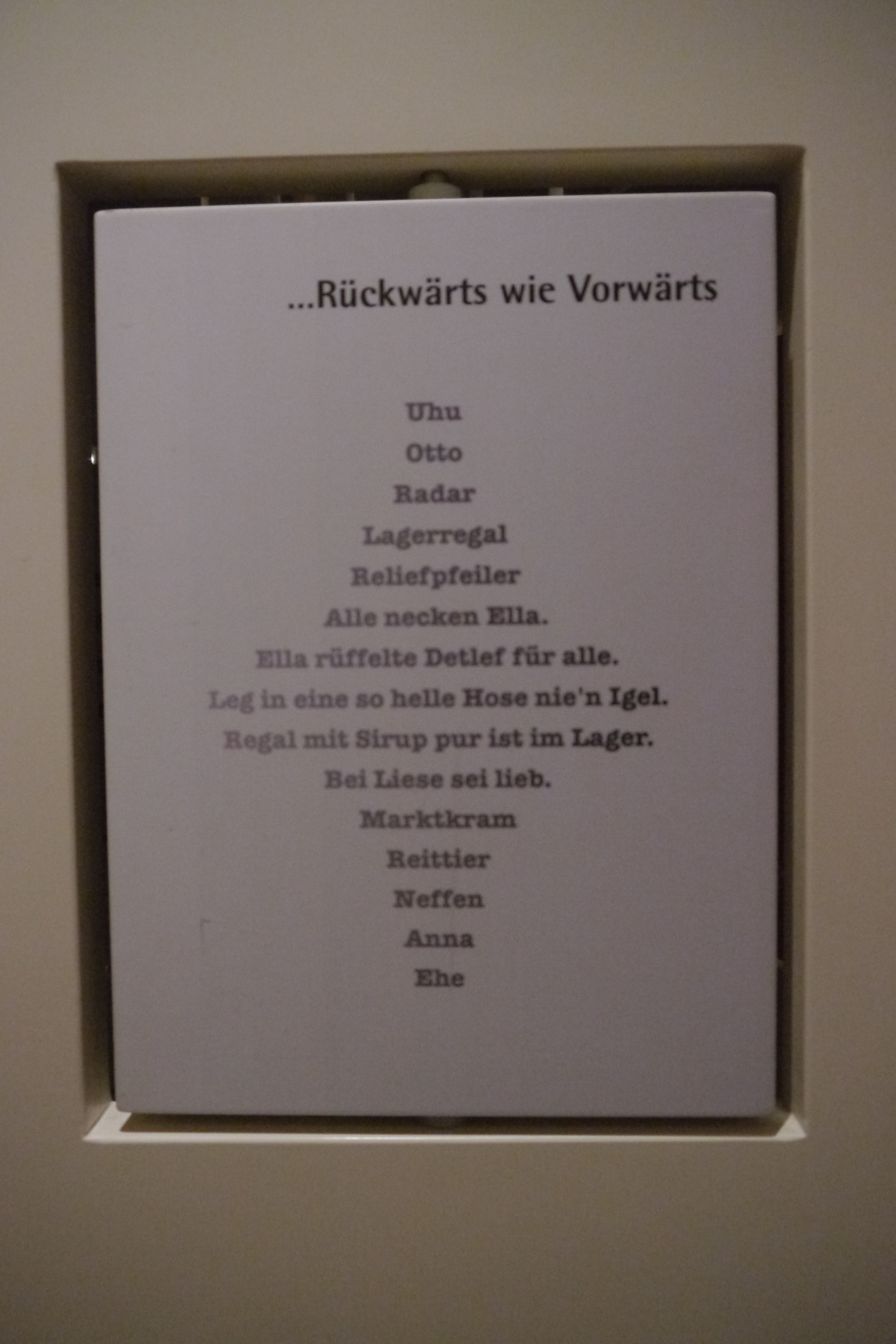 Dopredu a dozadu.
Rückwärts wie Vorwärts.