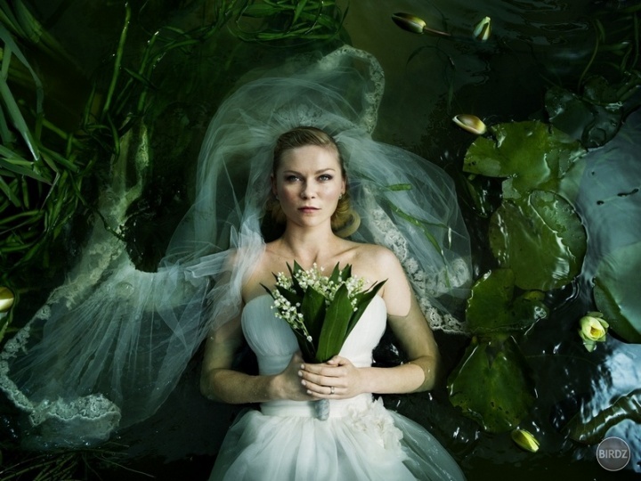 Kirsten Dunst vo filme Melancholia (2011)