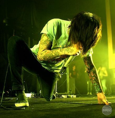 strasne pekne skieka ... ae neznasam EMO METAL ... blee 
