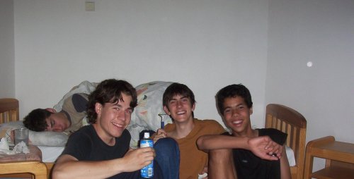 skolsky vylet :))) Mysho, Ivo & Patrick { vzadu Adam :D }