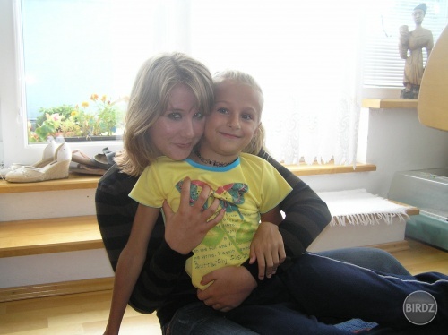 sisinka so sestrickou :)