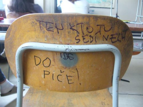 Tak tato stolicka je totalne genialna som sa na nej rehnila jak sprosta:DDD