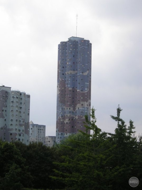 v La Defense