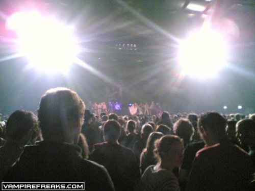taste of chaos..to u ku koncu ked hrali the used...unaveny a vycerpany daavid este vladal zdvihnut ruku a odfotit si atmosferu:D