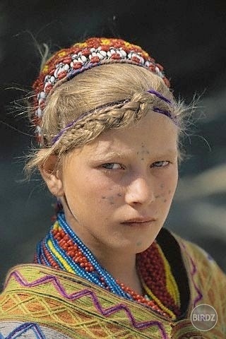 Dievča z kmeňa Kalašov z Pakistanu