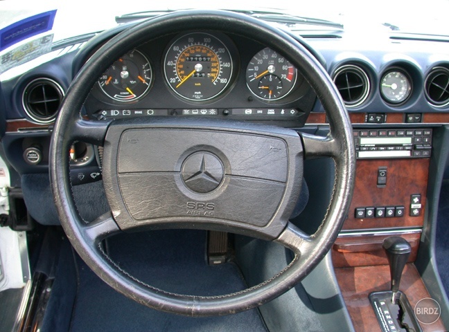 Mercedes-Benz 560 SEL 