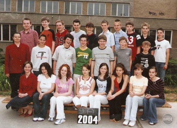 Troseno sa smejem, 10rocne fotky najst xD
Som tam za rit chytal asi spoluziaka abo co, troseno smiechy vsetci :D:D
