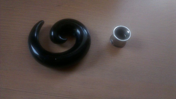 Nechce niekto? obe veci 10mm ... v perfektnom stave a vydenzifikované :D Spolu za 6 eur