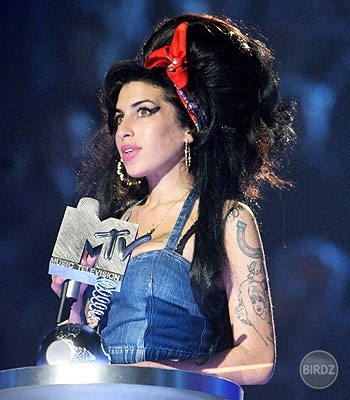 AmY WiNeHoUsE