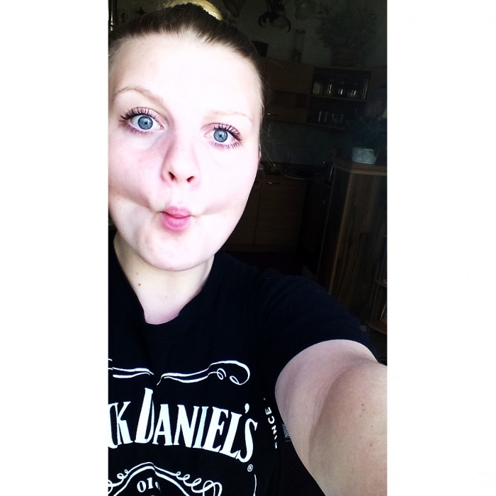 Pošlem mojej mamke do chatu tuto fotku a tá mi zabije -> Vika aspon ked si doma tak nefetuj :DDDDDDDD no koniec totok :D