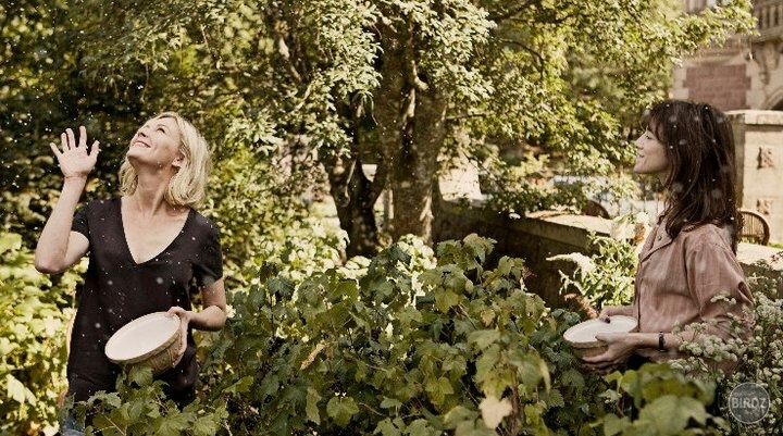 Kirsten Dunst a Charlotte Gainsbourg; Melancholia (2011)