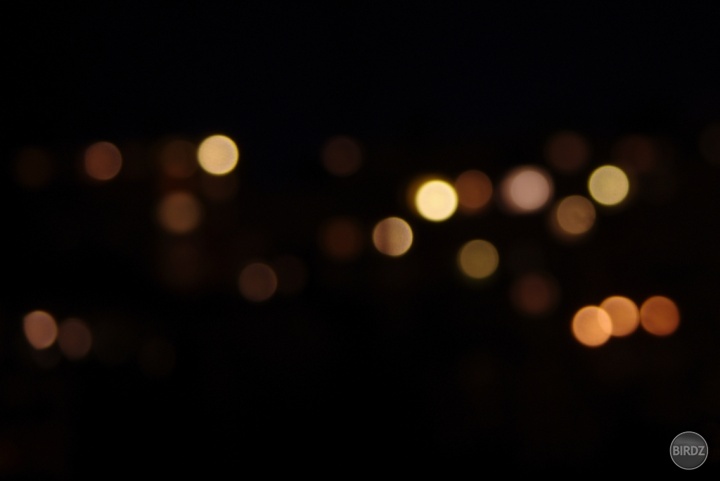 Môj prvý (alebo moje prvé? či moja prvá?) bokeh :) Teším! Zajtra beriem statív a idem skúsiť znova :)