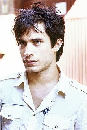 Gael Garcia Bernal > bohový nekomerčný charizmatický herec 