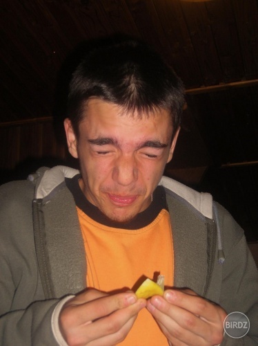 môj bratranko ktorý sa snazil ma prekonat v jedení citronov.. akosi sa mu to nepodarilo.:D:D