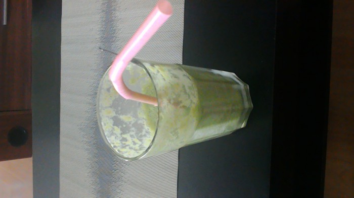 Objavila som perfektny recept na smoothie! Ananas, salatova uhorka, citron, baby spenat a mata. :-) 