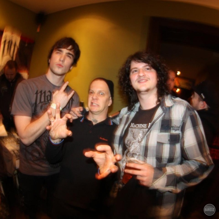 Robys, Andre (Maroon) and me ^_^
stare dobre casy