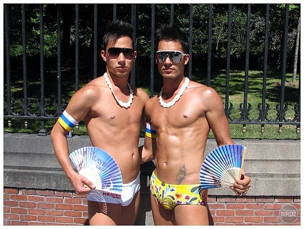 dvaja gaykovia na výlete v Španielsku