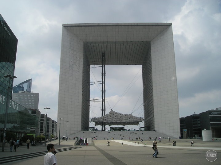 No vý víťazný obluk v La Defense