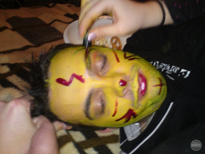 Nabúdúce nech ma cudzí debilko neprovokuje celý večer na silvestra lebo ptm to takto dopadne :D 