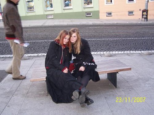 Jejeee no tak to je moja kamoška Zuzka a to vedľa to strašidlo to som ja(A)