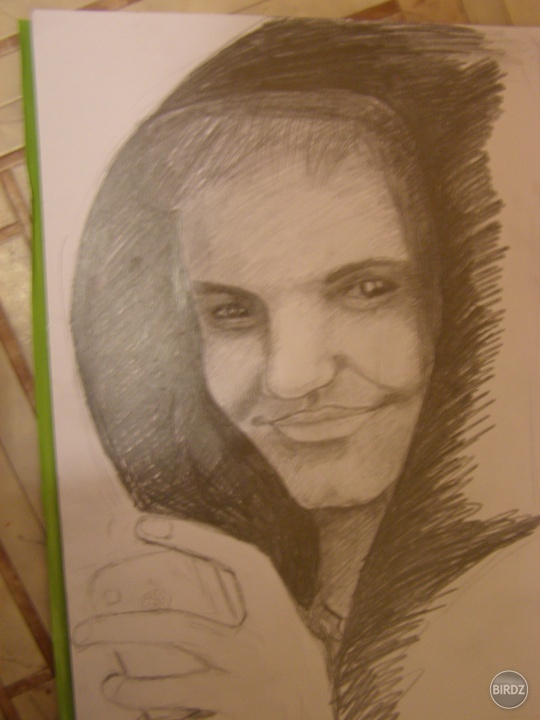 je to fotene pri zlom svetle takze vyzera akoby mal monokle :D