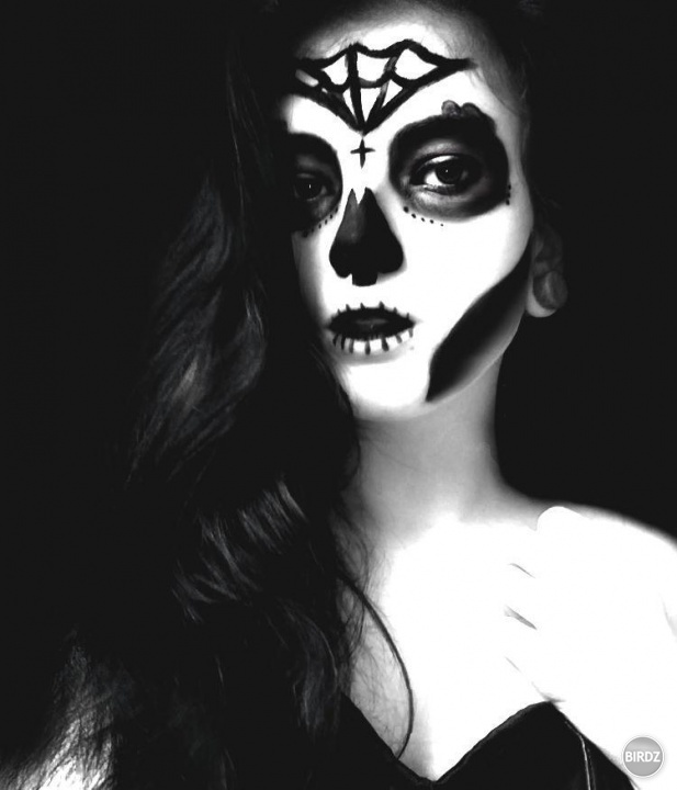 :) Skull make up