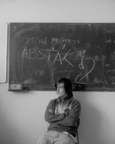 Uplne spontanny protest proti zakazu fajcenia v skole pocas matematiky. Spoluziacka nahodou odfotila =D