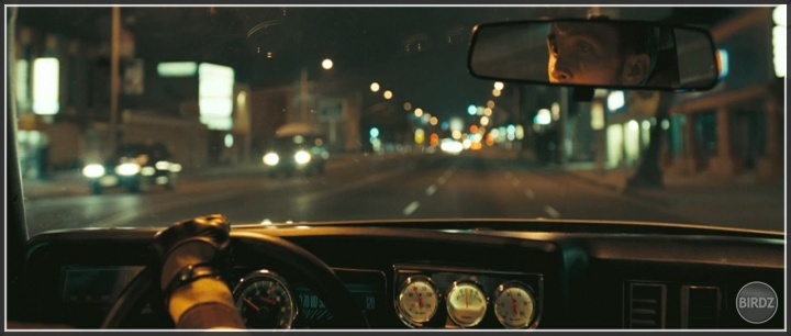 Nočná jazda pri hudbe Kavinsky-Nightcall .
Krása.