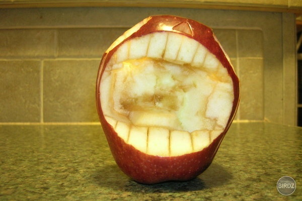 Screaming apple