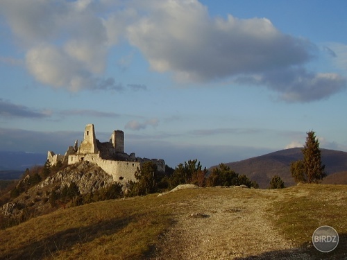 Alžbetino sídlo, Čachtický hrad